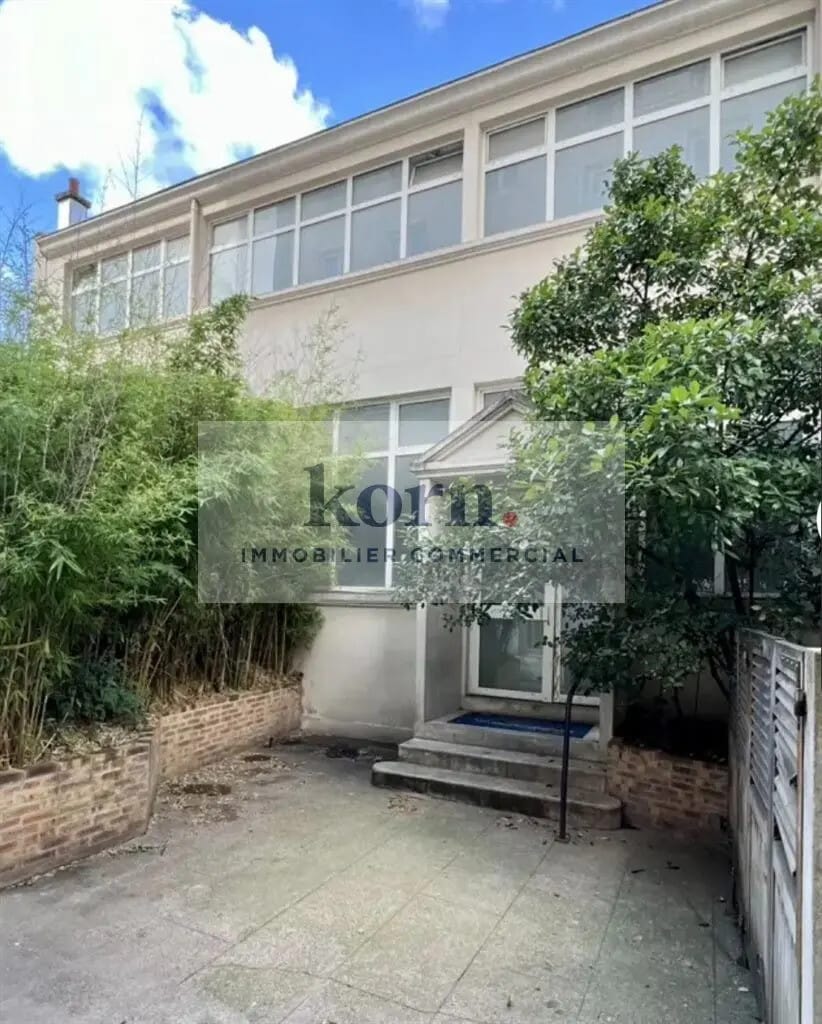 Location Commerce 730 m² - Photo 1