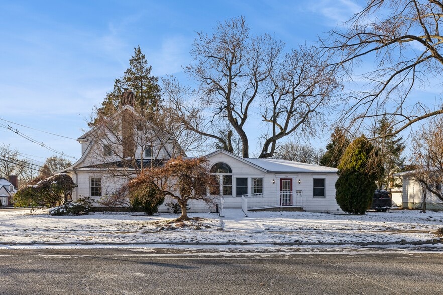 630 Queen Anne Rd, Teaneck, NJ for sale - Building Photo - Image 1 of 1
