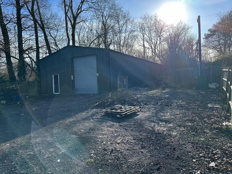 2 Ivy Dene Ln, East Grinstead to rent - Building Photo - Image 2 of 5