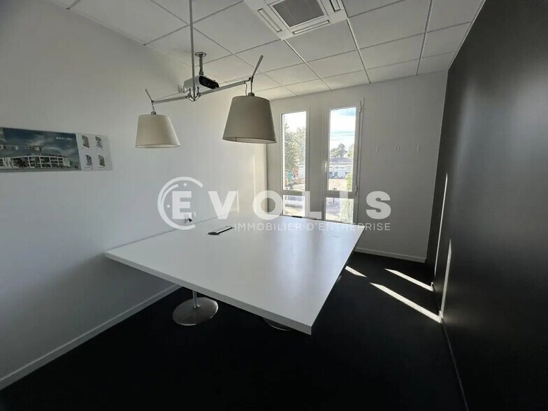 Office in Mérignac to rent - Interior Photo - Image 3 of 9