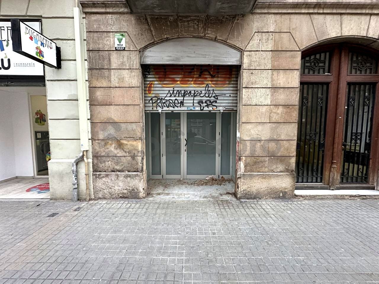 Retail in Barcelona, Barcelona to rent Building Photo- Image 1 of 13
