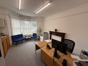 38 Salisbury Rd, Worthing to rent Interior Photo- Image 1 of 9