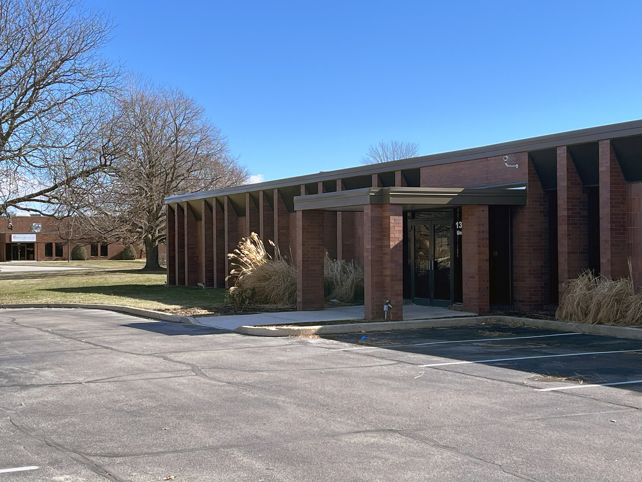 1355 Holmes Rd, Elgin, IL for rent Building Photo- Image 1 of 5