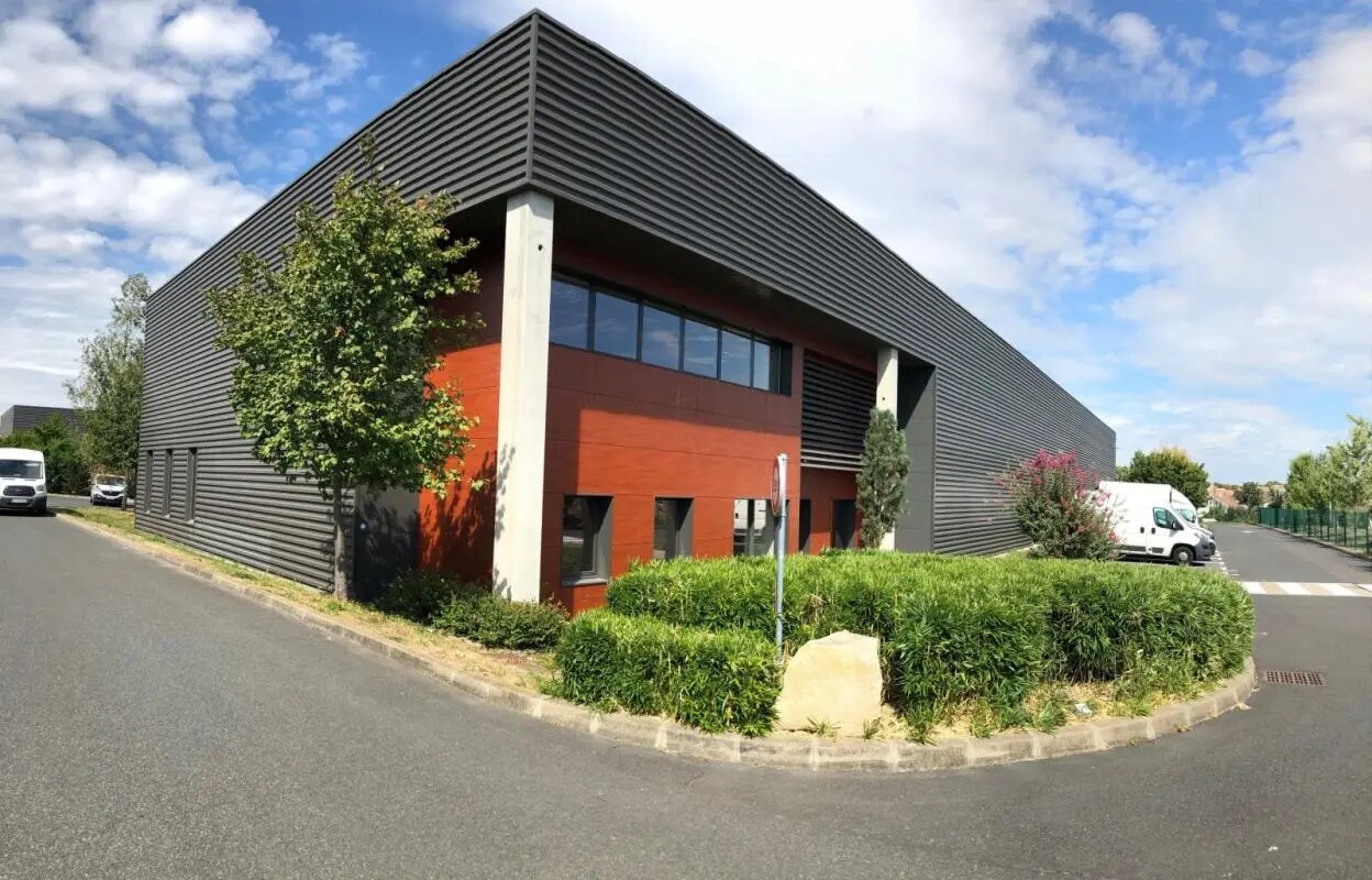 Light Industrial in Gonesse to rent Building Photo- Image 1 of 10