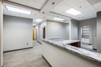 5673 Peachtree Dunwoody Rd NE, Atlanta, GA to rent Lobby- Image 2 of 14