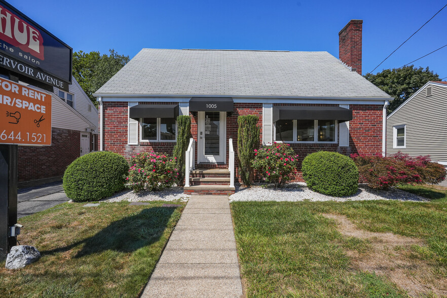 1005 Reservoir Ave, Cranston, RI for sale - Building Photo - Image 1 of 31