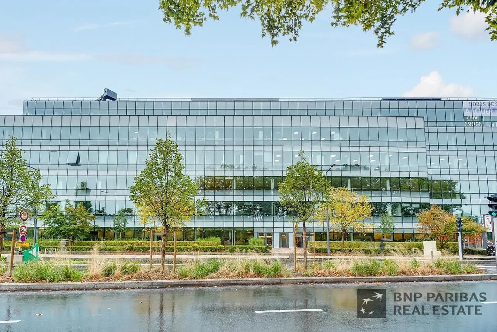 Location Bureaux 1 875 m² - Photo 1