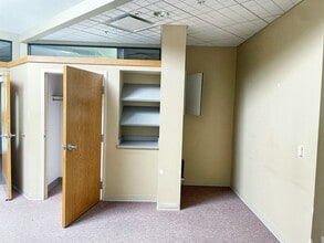 3703 Doty Rd, Woodstock, IL to rent Interior Photo- Image 2 of 8