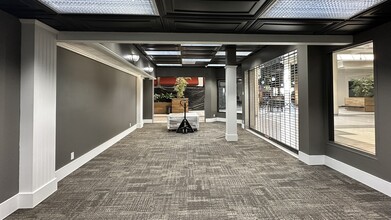 341-351 Three Rivers Dr, Kelso, WA to rent Interior Photo- Image 2 of 6