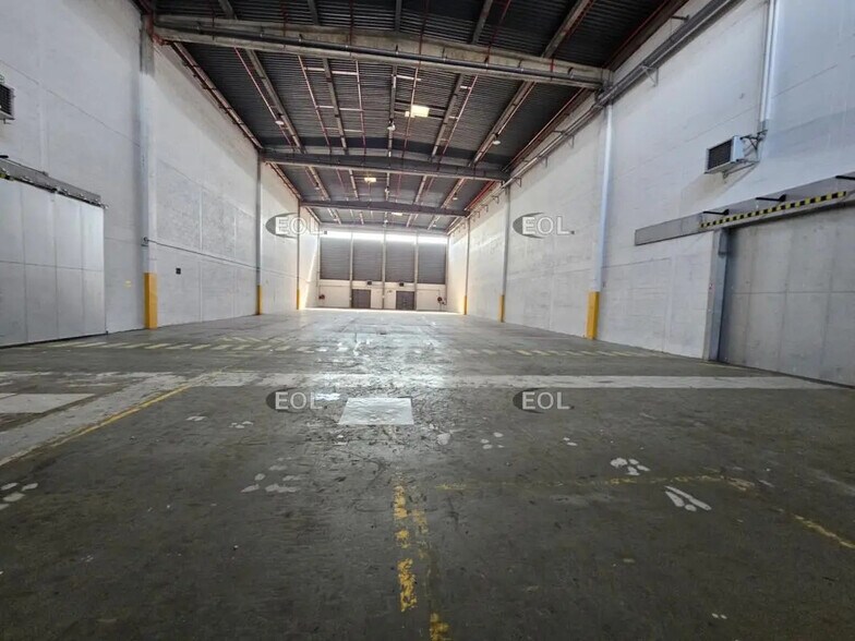 Industrial in Orly to rent - Building Photo - Image 3 of 19
