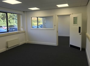 Burma Rd, Berkeley to rent Interior Photo- Image 2 of 4