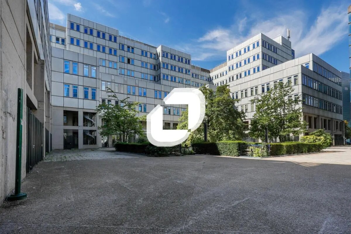 Office in Noisy-le-Grand to rent Building Photo- Image 1 of 15