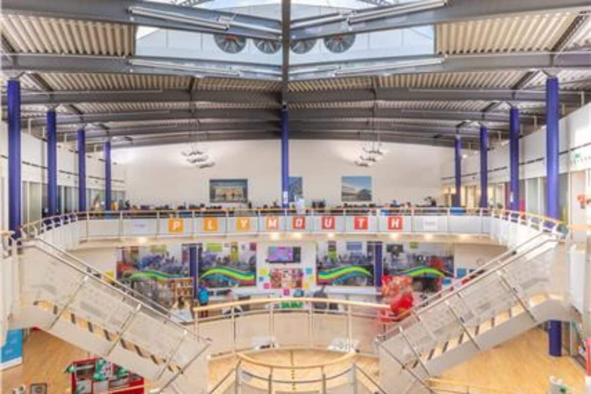 22 Brest Rd, Plymouth to rent Interior Photo- Image 1 of 15