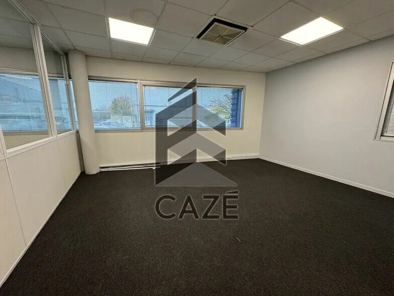 Office in Cenon to rent - Interior Photo - Image 3 of 5