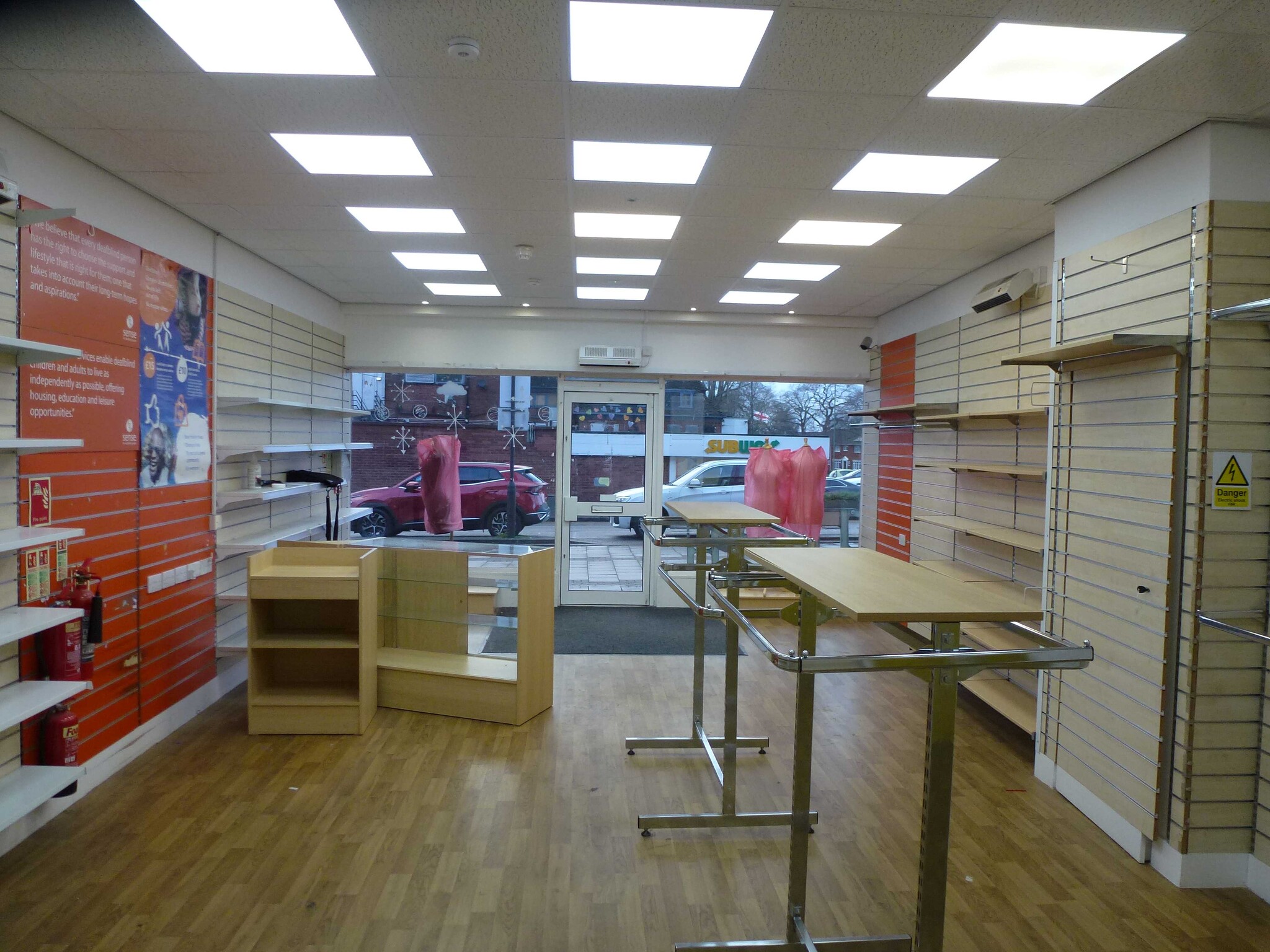 4 Croft Para, Walsall to rent Interior Photo- Image 1 of 3