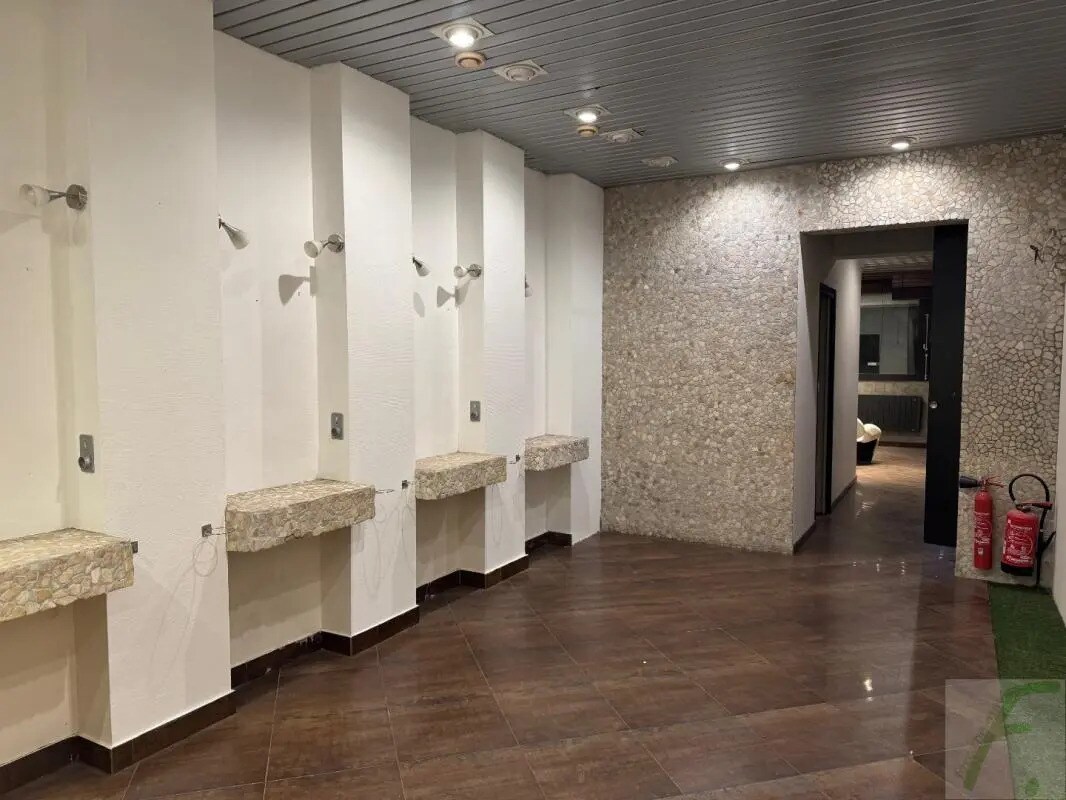 Retail in Chambéry for sale Interior Photo- Image 1 of 7