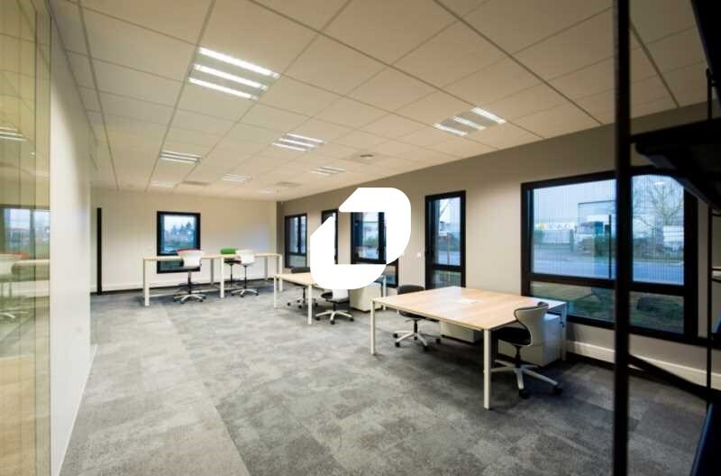 Office in Saint-Priest to rent - Interior Photo - Image 2 of 12