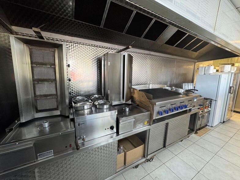 133 Luton Rd, Dunstable to rent - Building Photo - Image 3 of 7