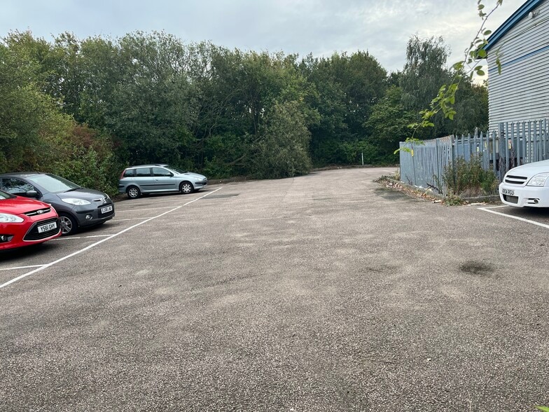 Taylors End Rd, Stansted to rent - Building Photo - Image 2 of 2