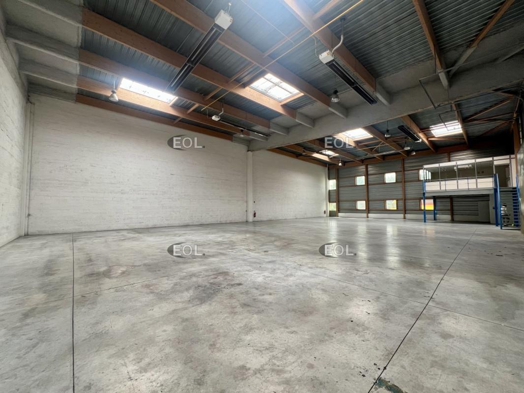 Light Industrial in Le Bourget to rent Interior Photo- Image 1 of 20