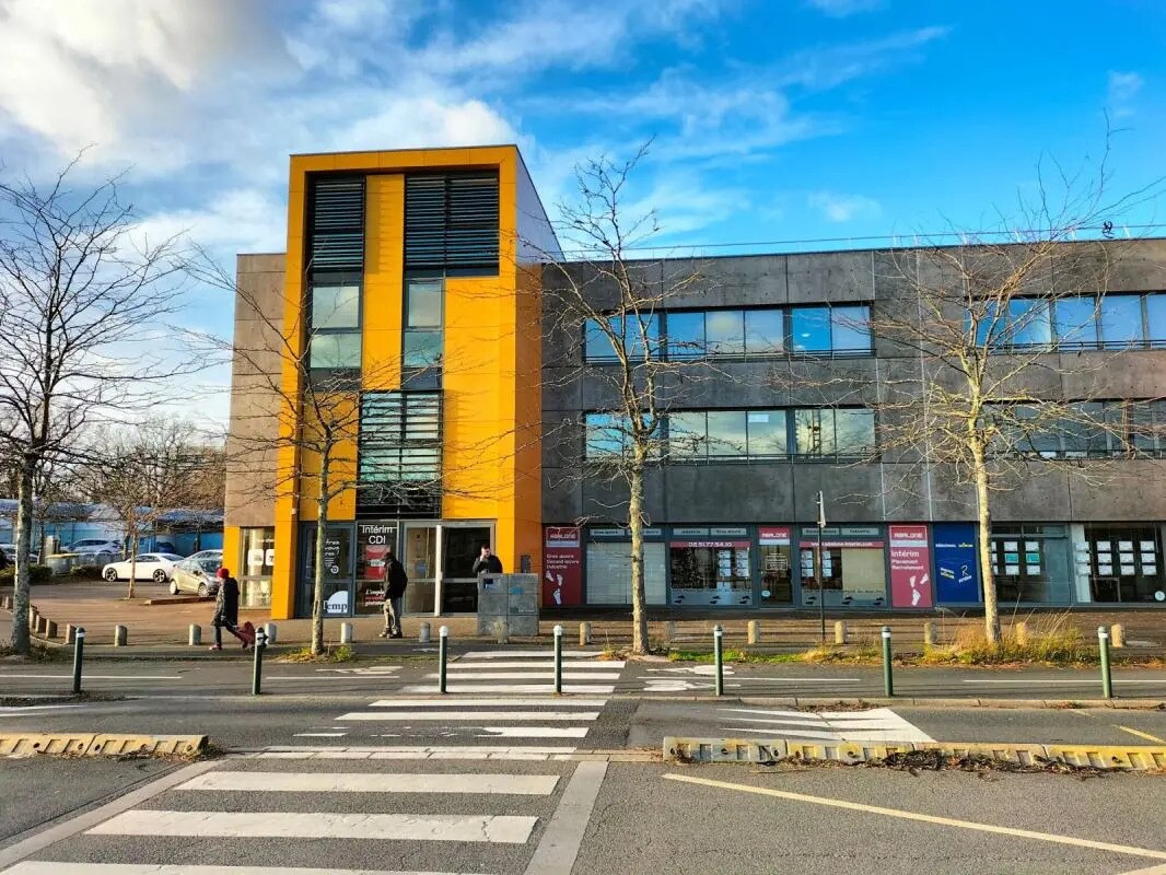 2 Rue Du Wattman, Orvault to rent Building Photo- Image 1 of 10