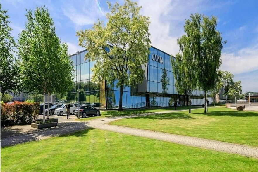 2 Millshaw Park Ln, Leeds to rent - Building Photo - Image 2 of 7