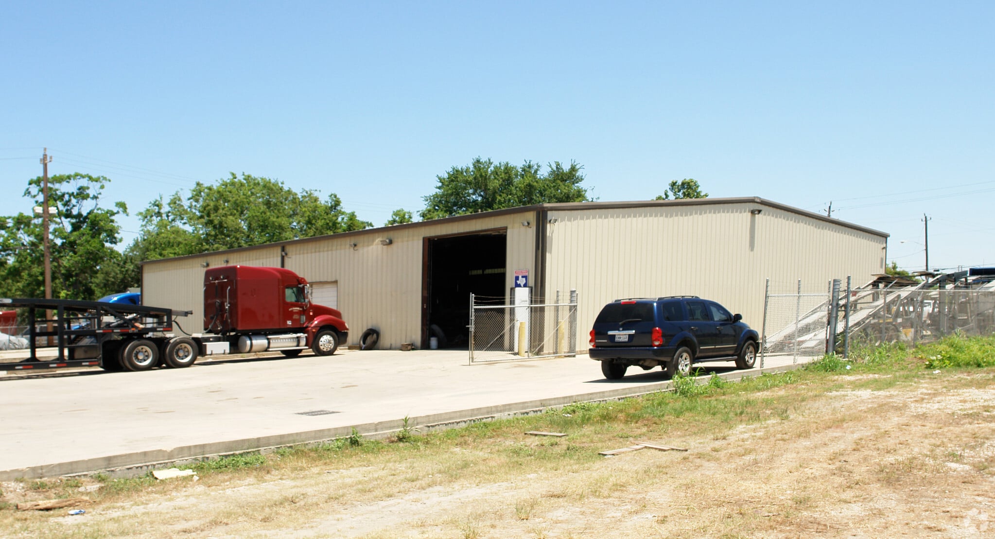 Sheffield Blvd and Industrial Rd portfolio of 2 properties for sale on LoopNet.co.uk Primary Photo- Image 1 of 2