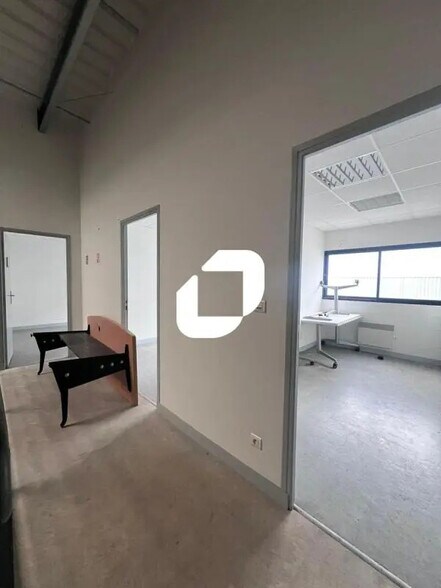 Light Industrial in Meaux to rent - Interior Photo - Image 2 of 6