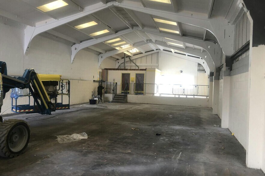 1-5 Craven Way, Newmarket to rent - Interior Photo - Image 3 of 3