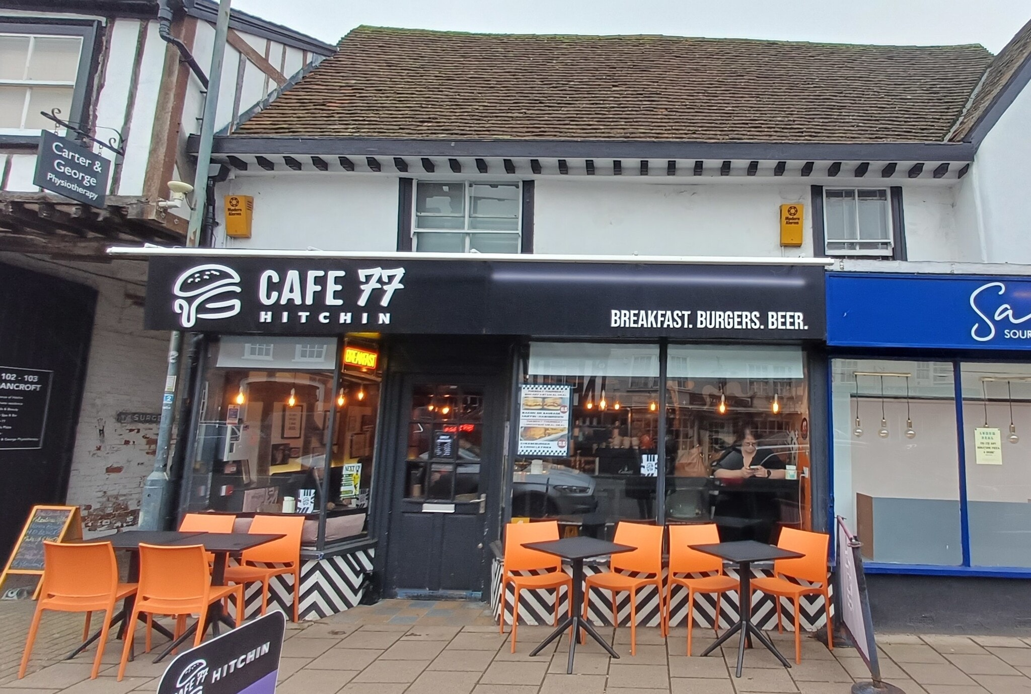 102-103 Bancroft, Hitchin to rent Building Photo- Image 1 of 3