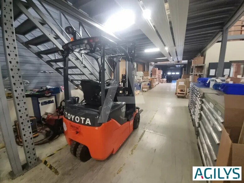 Light Industrial in Palaiseau for sale - Interior Photo - Image 3 of 8