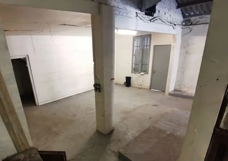 Industrial in Paris to rent - Building Photo - Image 2 of 6