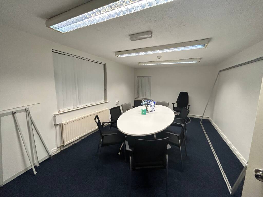 134 Stockmans Ln, Belfast to rent Interior Photo- Image 1 of 3