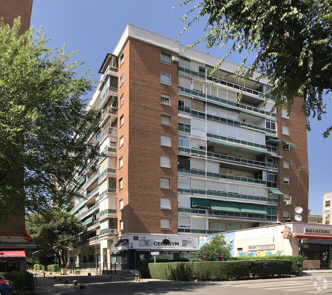 Residential in Madrid, MAD for sale - Primary Photo - Image 1 of 1