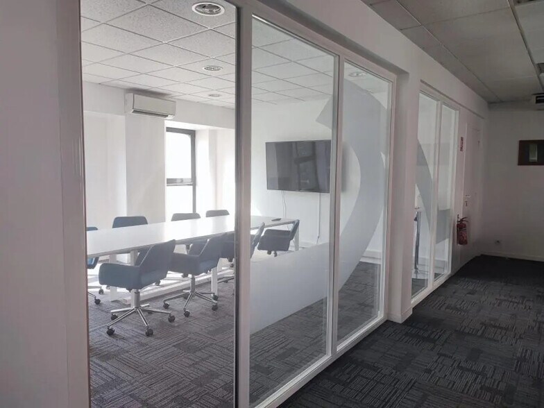 Office in Vannes for sale - Building Photo - Image 2 of 5