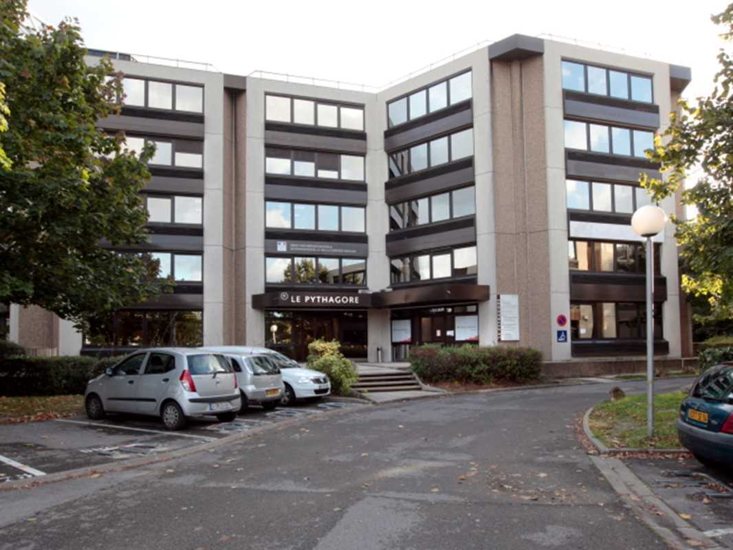 Office in Créteil to rent Building Photo- Image 1 of 12