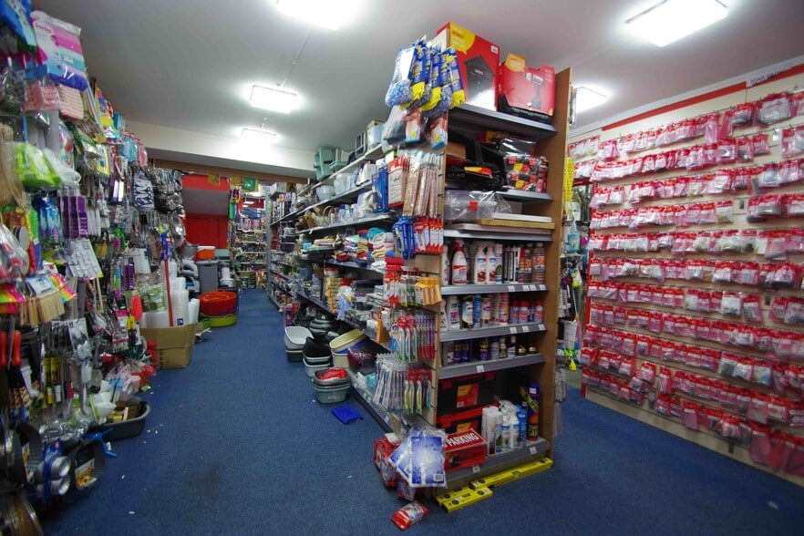 162-164 Broadway, Didcot to rent - Interior Photo - Image 3 of 5