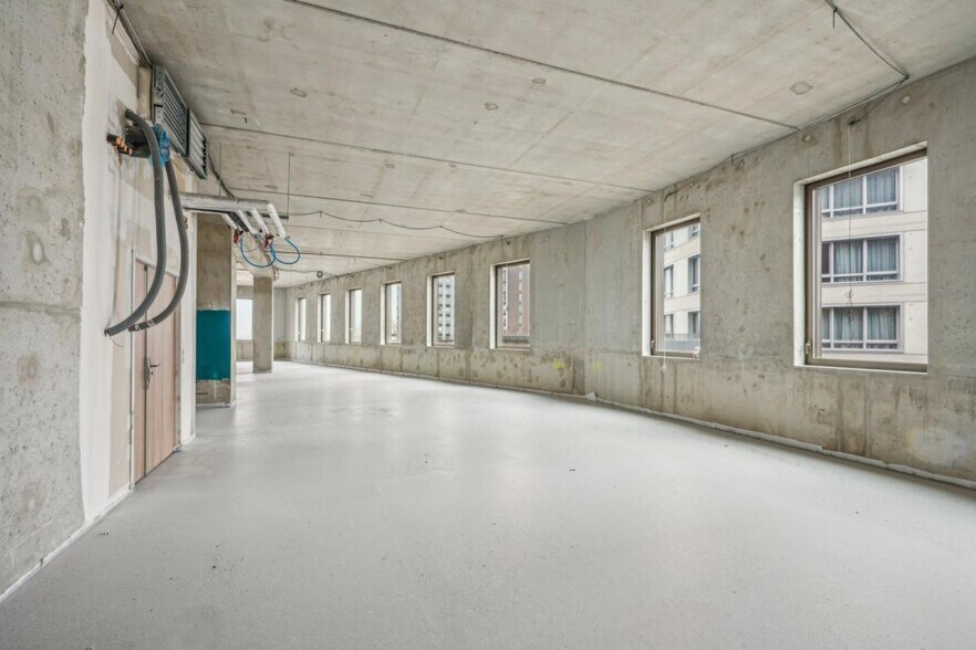 Office / Medical in Villejuif to rent - Building Photo - Image 1 of 14