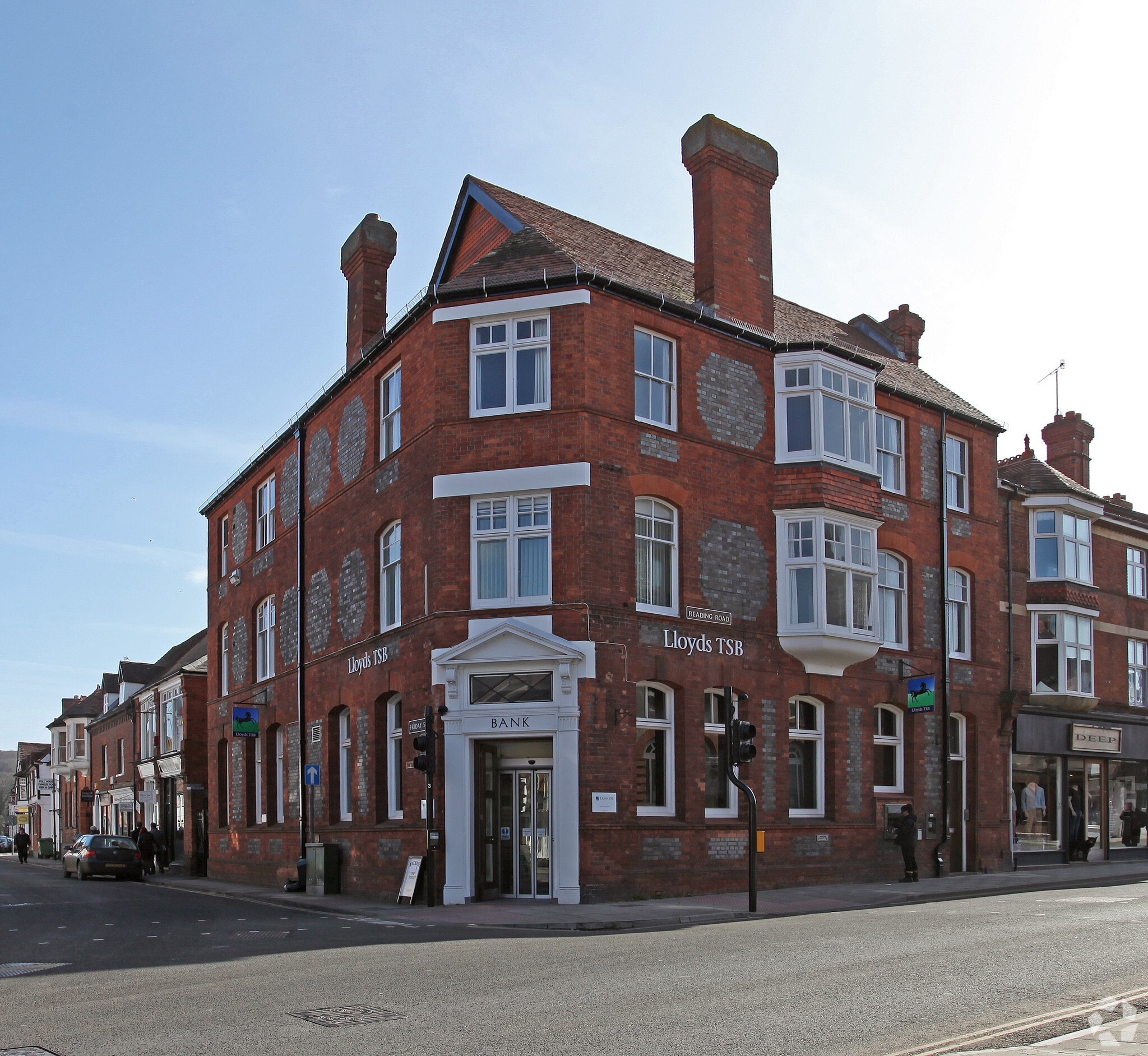 1 Reading Rd, Henley On Thames for sale Primary Photo- Image 1 of 1