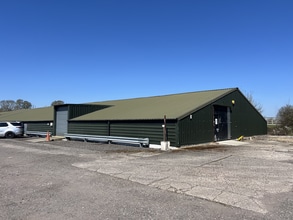 Units 2 & 4 Billingshurst Rd, Partridge Green to rent Building Photo- Image 1 of 5