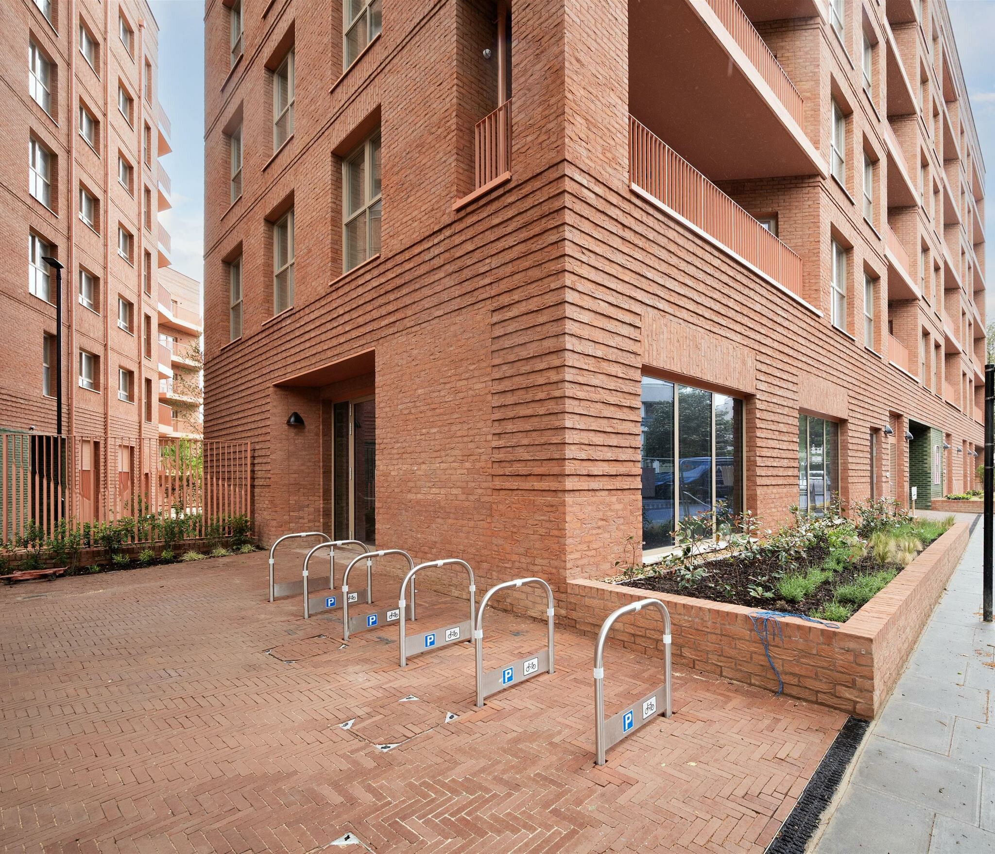 121 Abbey Rd, London to rent Primary Photo- Image 1 of 7