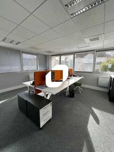 Office in Saint-Germain-en-Laye to rent - Interior Photo - Image 3 of 8