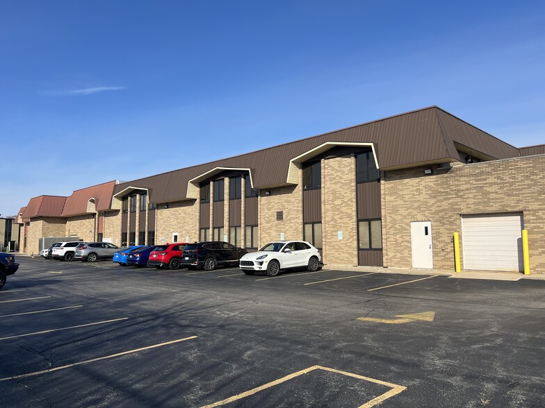 300 W Lake St, Elmhurst, IL for sale - Building Photo - Image 3 of 15