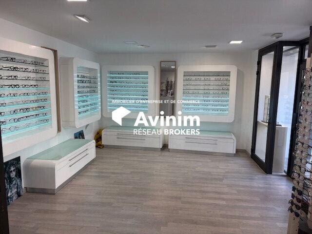 Retail in Marseille to rent - Interior Photo - Image 2 of 6