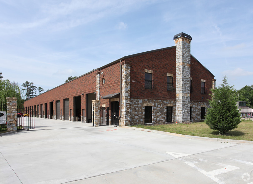 1635 Beaver Ruin Rd, Norcross, GA for rent - Building Photo - Image 1 of 10