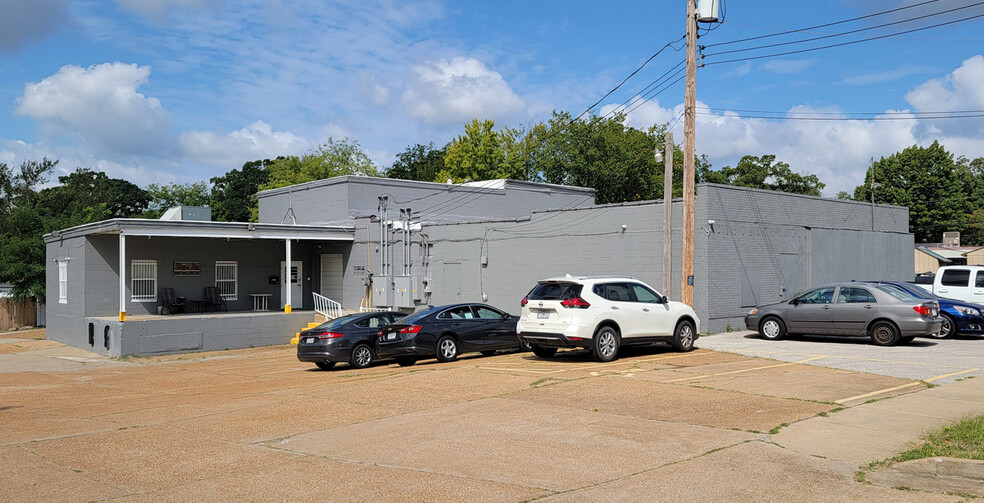 2021 N Warson Rd, Saint Louis, MO for sale - Building Photo - Image 1 of 2