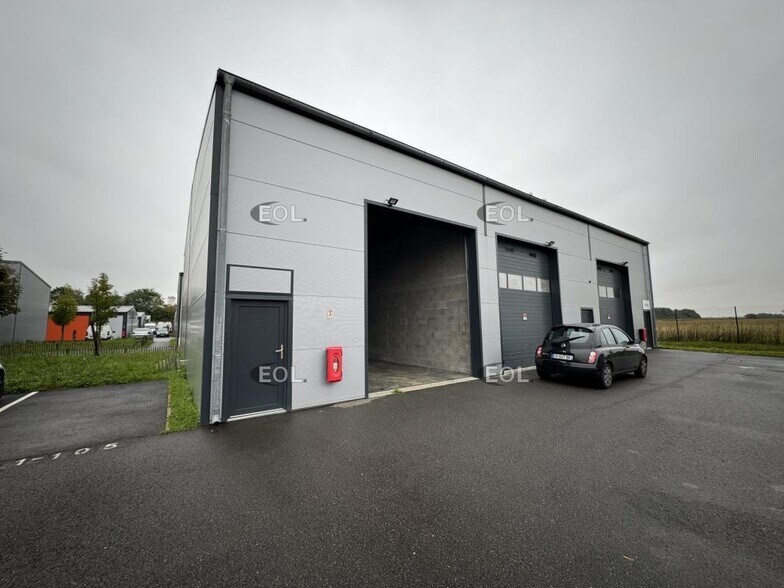 Light Industrial in Combs-la-Ville to rent - Building Photo - Image 1 of 4