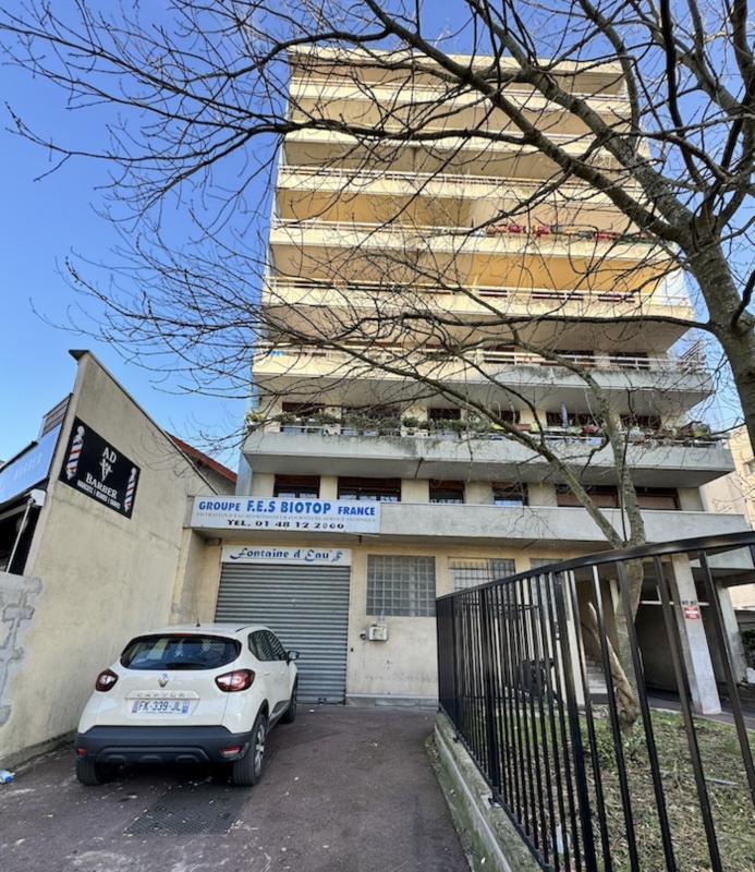 Light Industrial in Montreuil for sale Building Photo- Image 1 of 18
