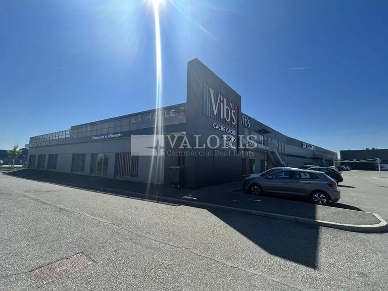 17 Avenue Général De Gaulle, Champagne-au-Mont-d'Or to rent - Building Photo - Image 2 of 4
