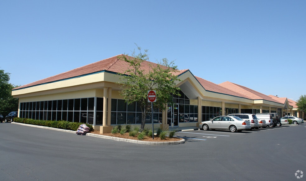 13650-13710 Metropolis Ave, Fort Myers, FL to rent - Primary Photo - Image 3 of 4